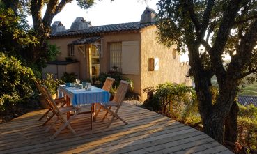 Maison de campagne à la lumière du soir